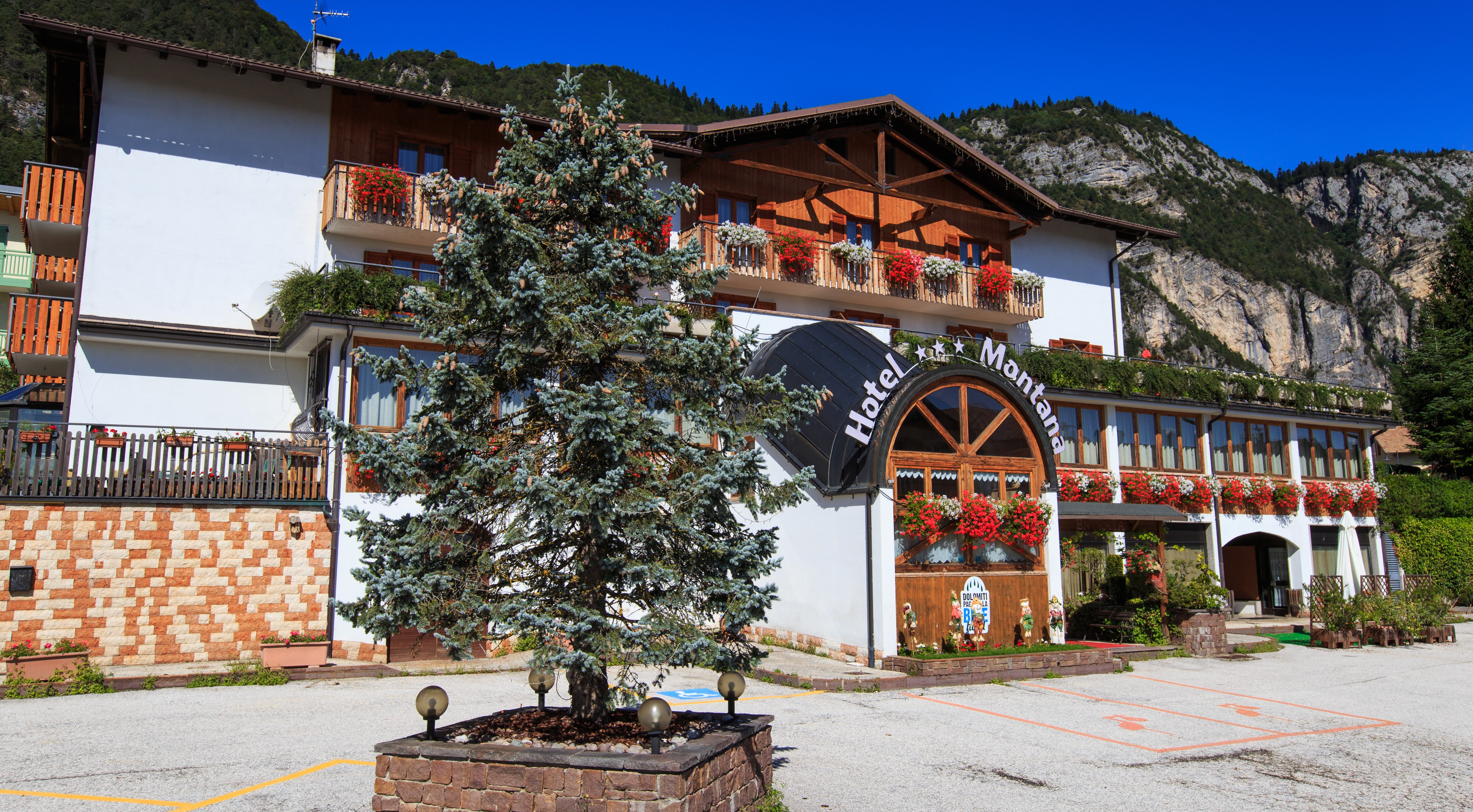 HOTEL MONTANA